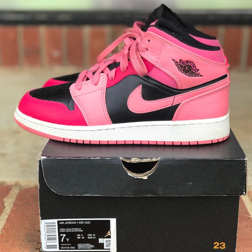 Air Jordan 1 Coral Chalk GS Size 7Y / 8.5W - Picture 2 of 9